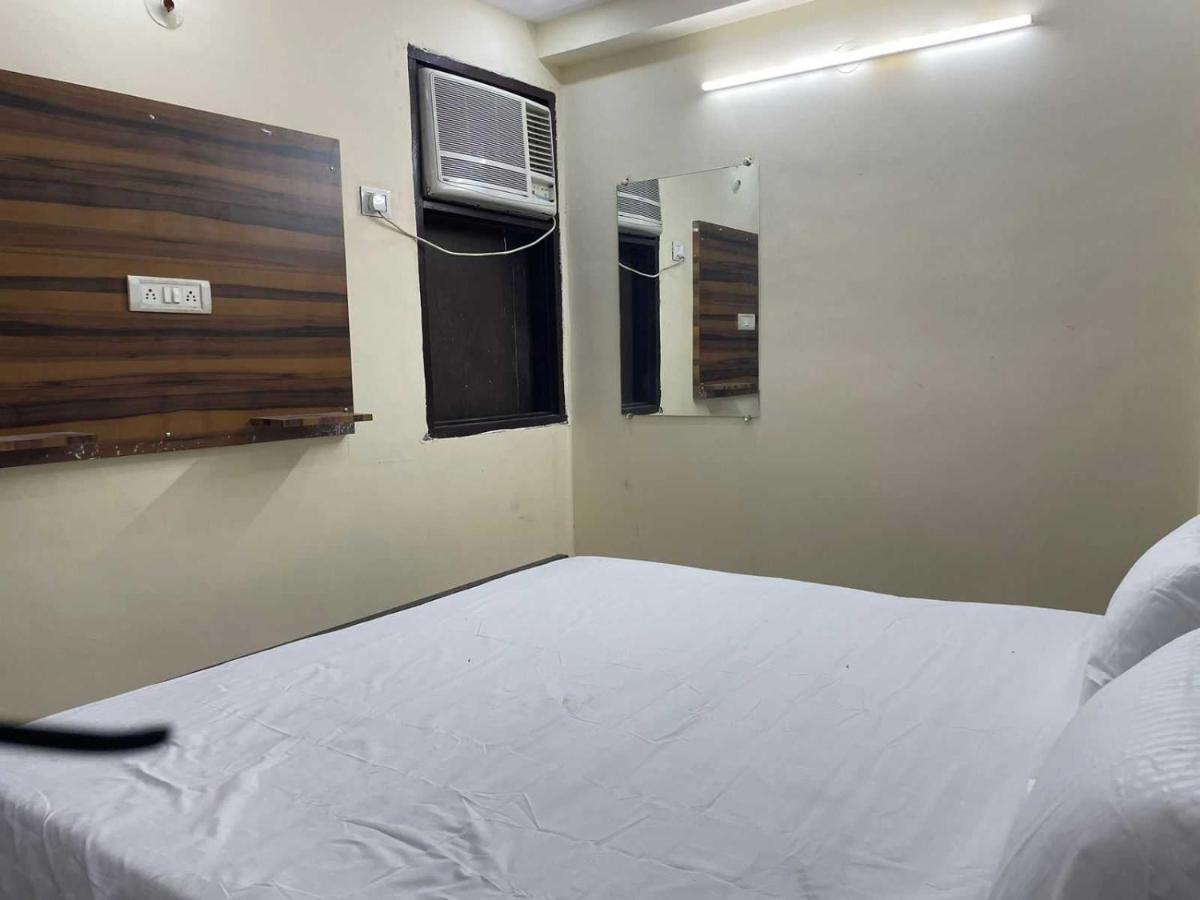 Hotel O Devansh Inn New Delhi Exterior photo